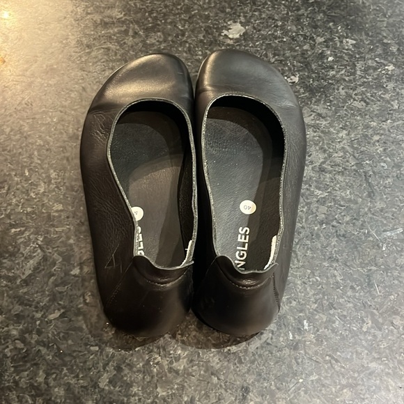 Classic Black Women's Flats - Picture 4 of 7